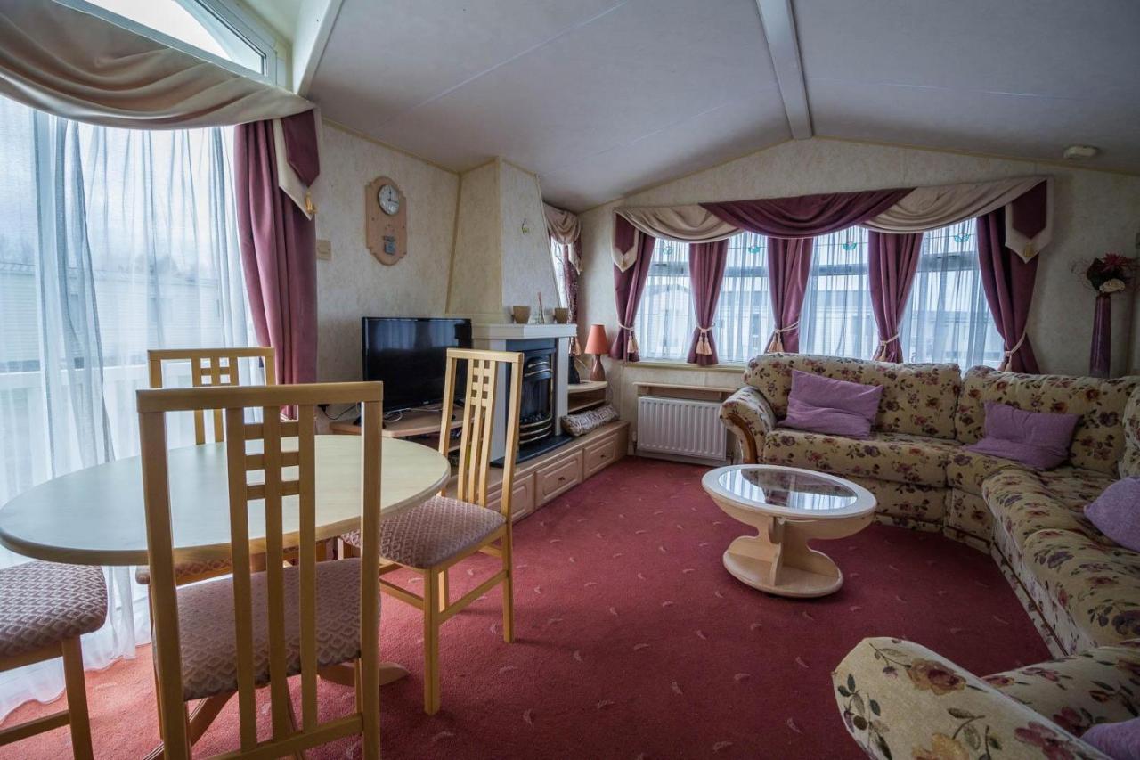 Brilliant Caravan For Hire At Manor Park In Hunstanton Norfolk Ref 23176K Hotel Exterior photo