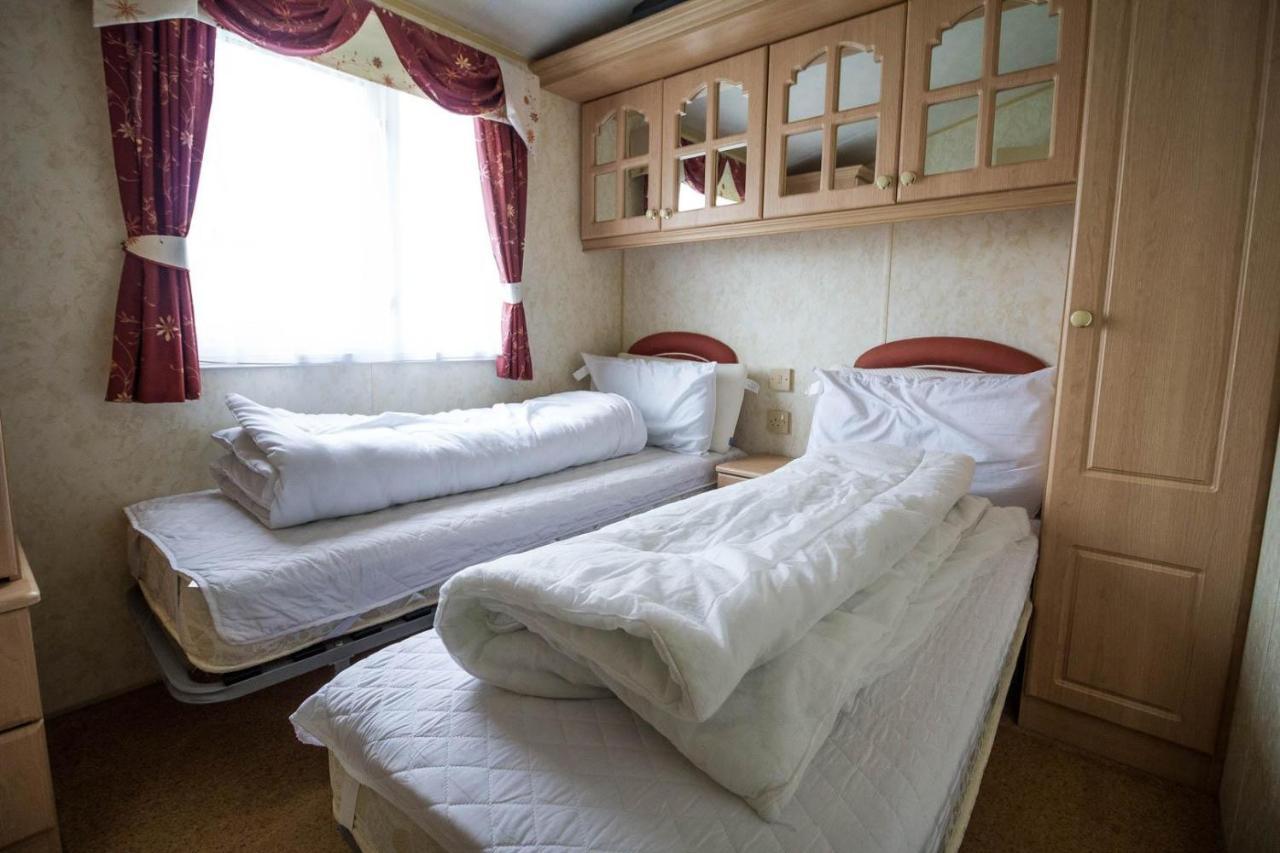 Brilliant Caravan For Hire At Manor Park In Hunstanton Norfolk Ref 23176K Hotel Exterior photo