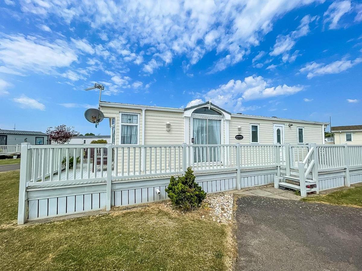 Brilliant Caravan For Hire At Manor Park In Hunstanton Norfolk Ref 23176K Hotel Exterior photo