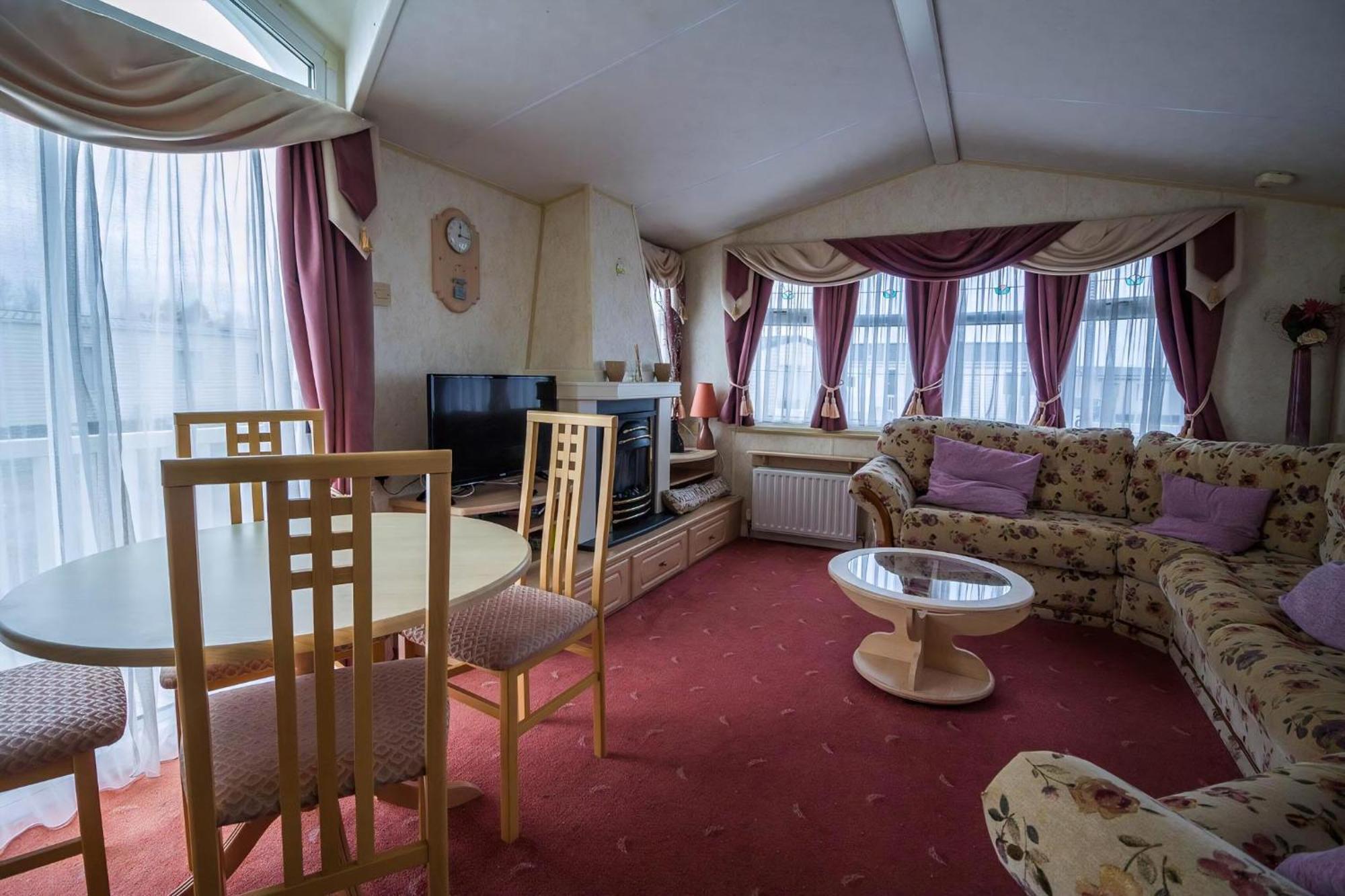 Brilliant Caravan For Hire At Manor Park In Hunstanton Norfolk Ref 23176K Hotel Exterior photo